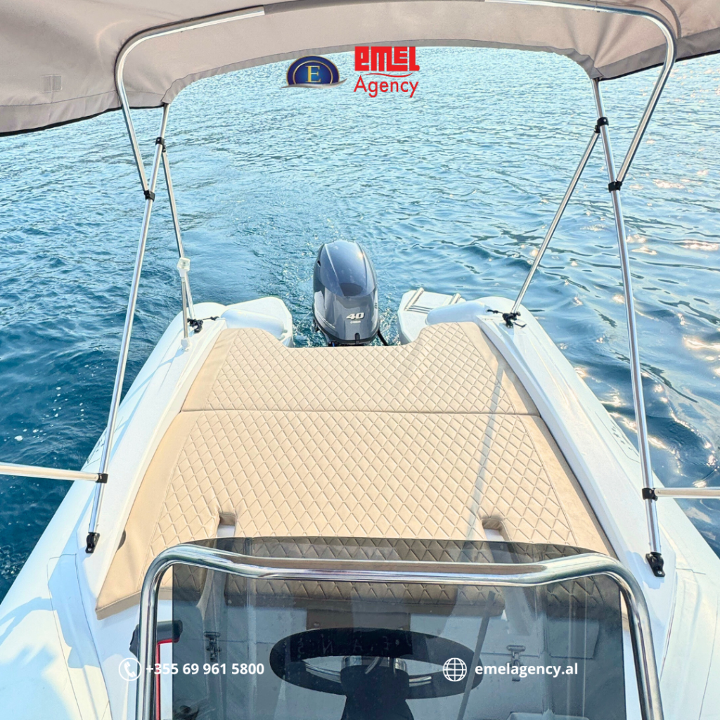 self-drive boat rental